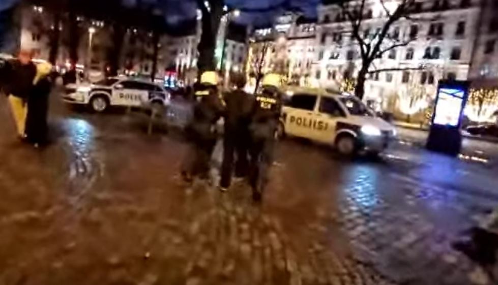 Ensimmäinen kiinniotto Suomi Herää -kulkueessa – poliisi turvaa marssia