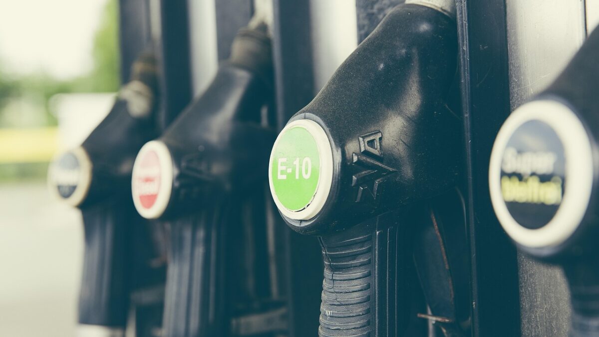 Iranin konflikti nostaa energiahintoja – Euroopassa tuetaan kotitalouksia, Suomessa ei