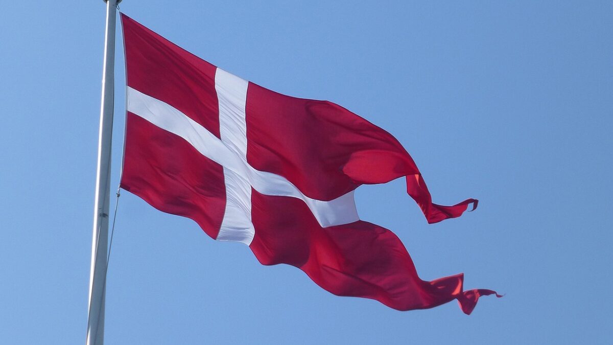 Tanskan vaalit: Tanskan kansanpuolue triplasi paikkansa, hallituspuolueiden kannatus suli