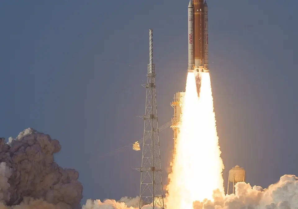 USA lähetti neljä astronauttia kohti Kuuta – Artemis II laukaistiin Floridasta