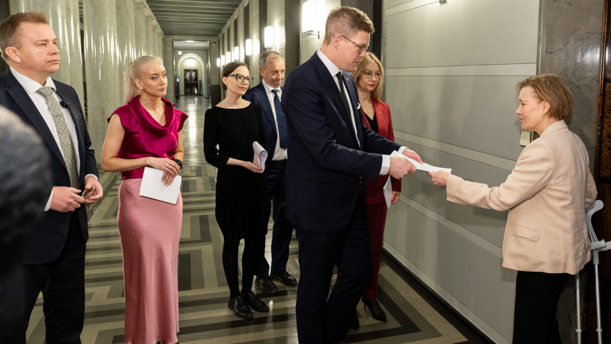 Oppositio jätti välikysymyksen hallituksen talouspolitiikasta