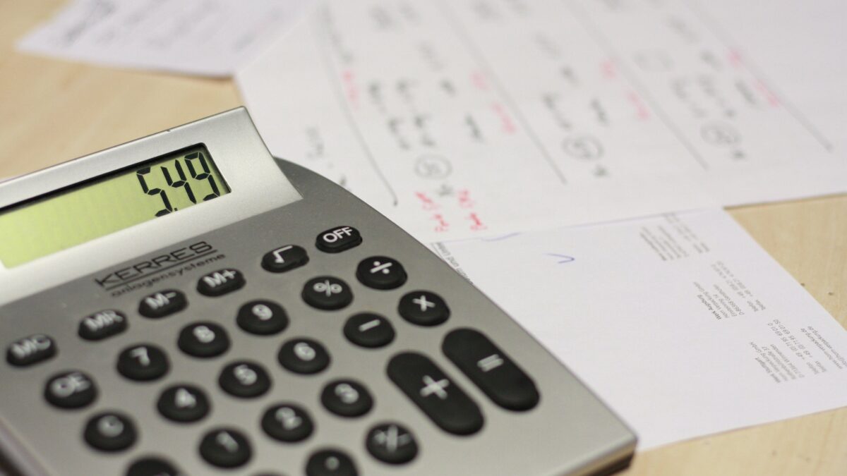 Suuryritykset venyttävät maksuaikoja – lainvastaiset käytännöt yleistyvät
