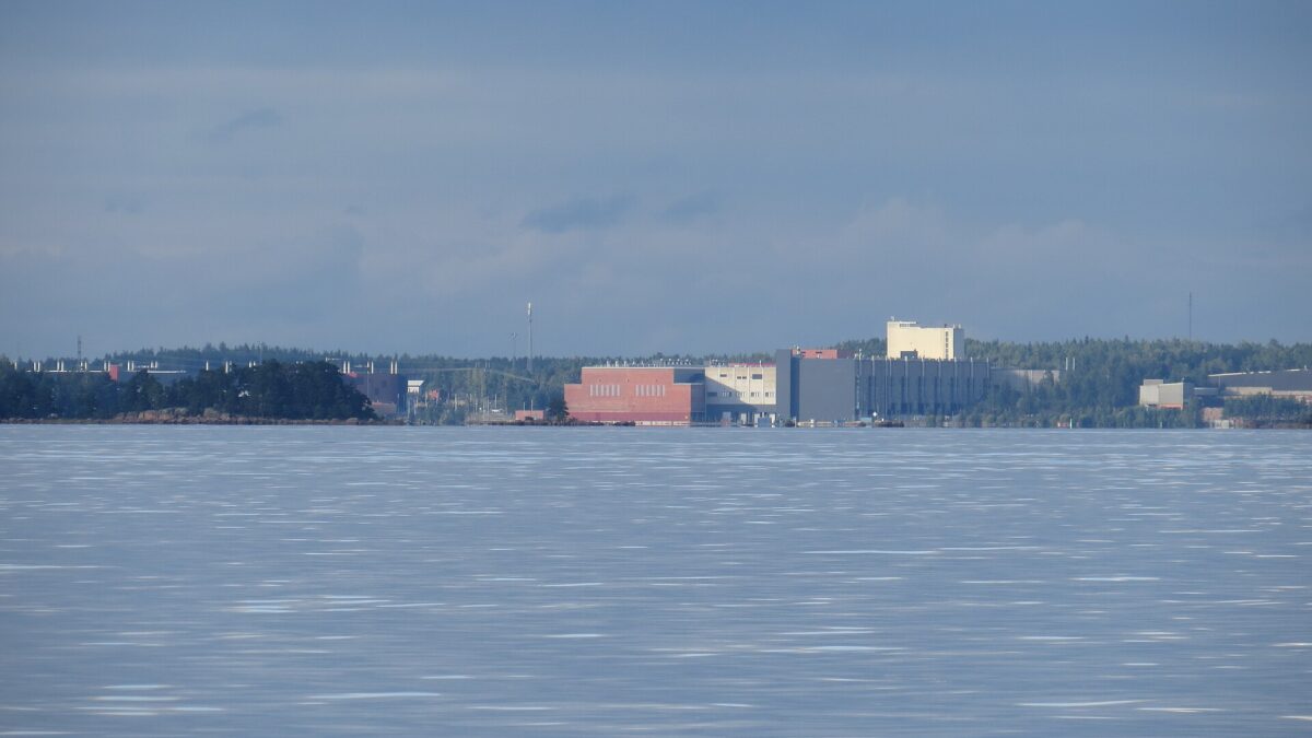 Datakeskukset: Suomi ulkomaisen teknologia- ja tekoälykehityksen tuotantoalustaksi?