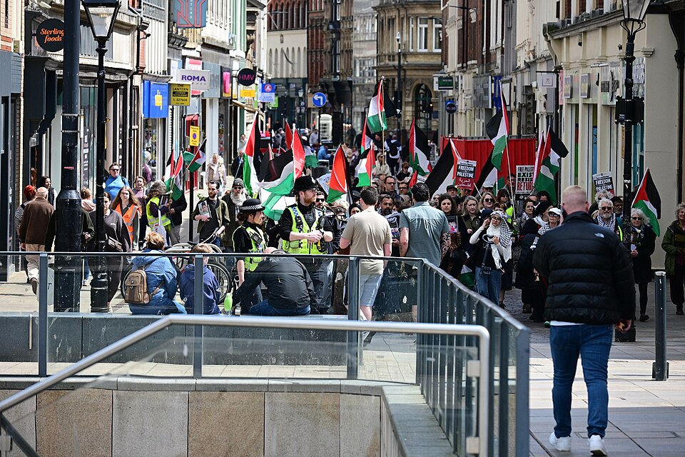 Lontoo jakautui kahteen leiriin – Pro-Palestiina ja Unite the Kingdom