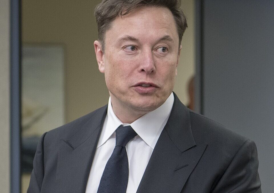 Musk visioi tekoälyimperiumiaan ja datakeskuksia avaruuteen