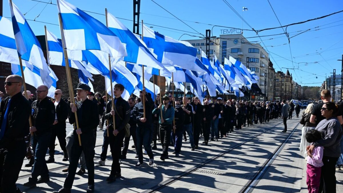 Poliisin ja median ala-arvoinen käytös Valkoinen vappu -mielenosoituksessa – Poliisi alisti laillisen mielenosoituksen tarkoituksella vaaraan