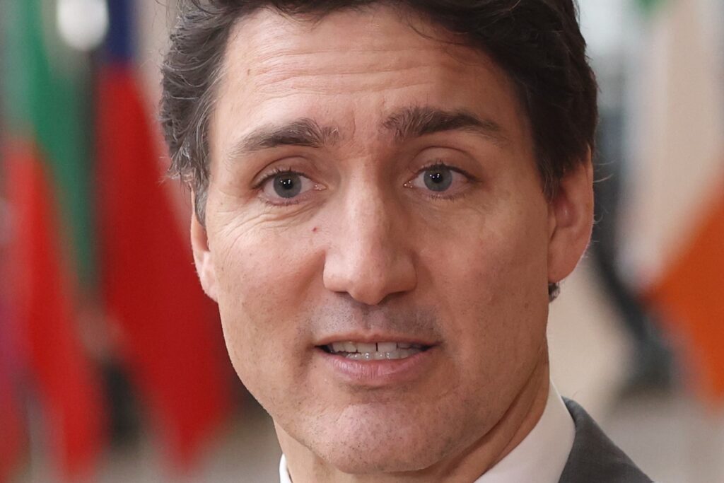 Pakkorokotuslinjaa ajanut Trudeau puhumaan luottamuksesta SuomiAreenaan