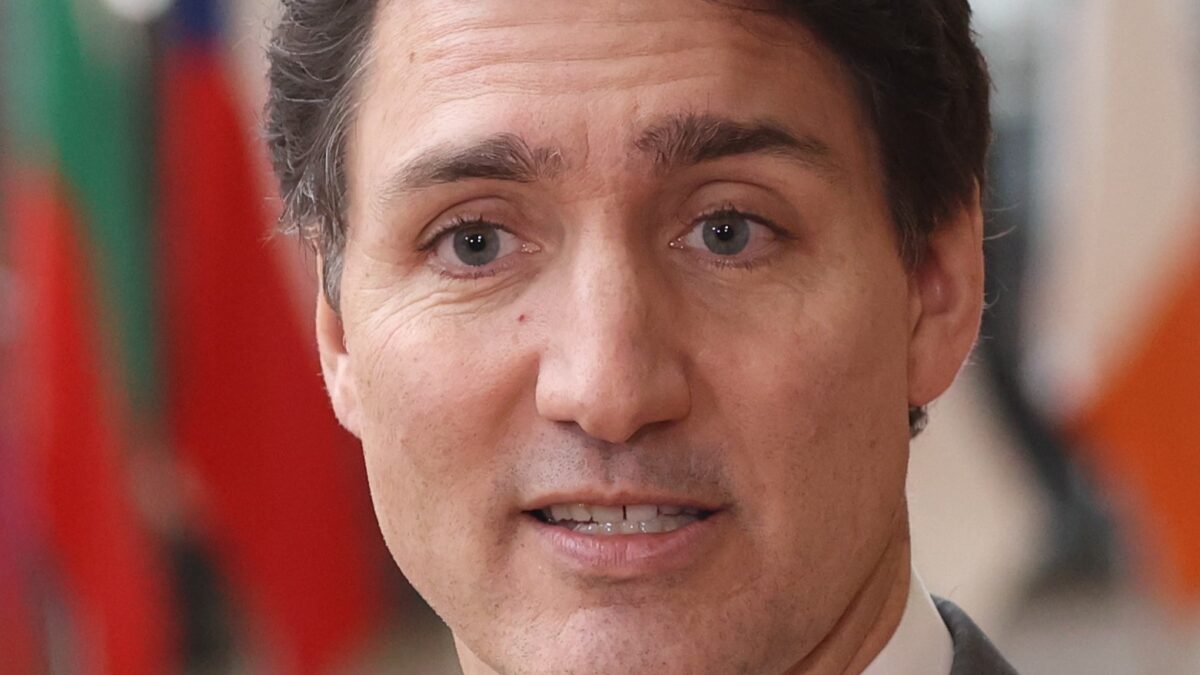 Pakkorokotuslinjaa ajanut Trudeau puhumaan luottamuksesta SuomiAreenaan