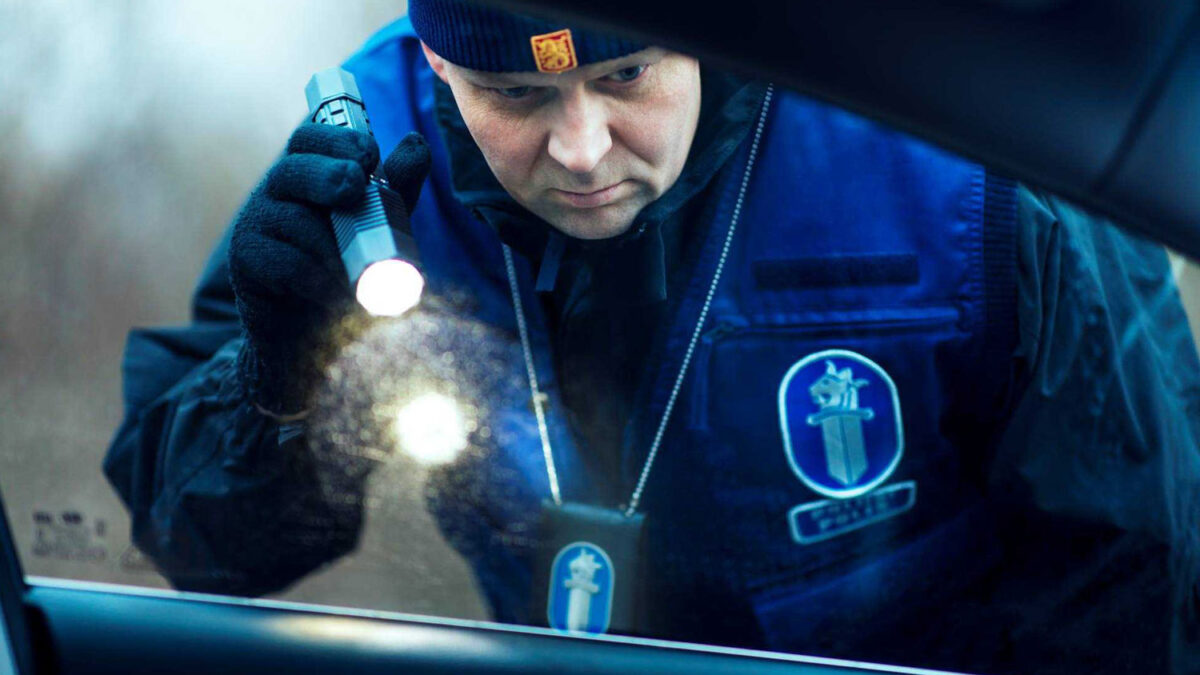 Parikymppiset miehet ryöstivät taksin Kuopiossa -pysäytettiin kortitta ajossa päihtyneenä