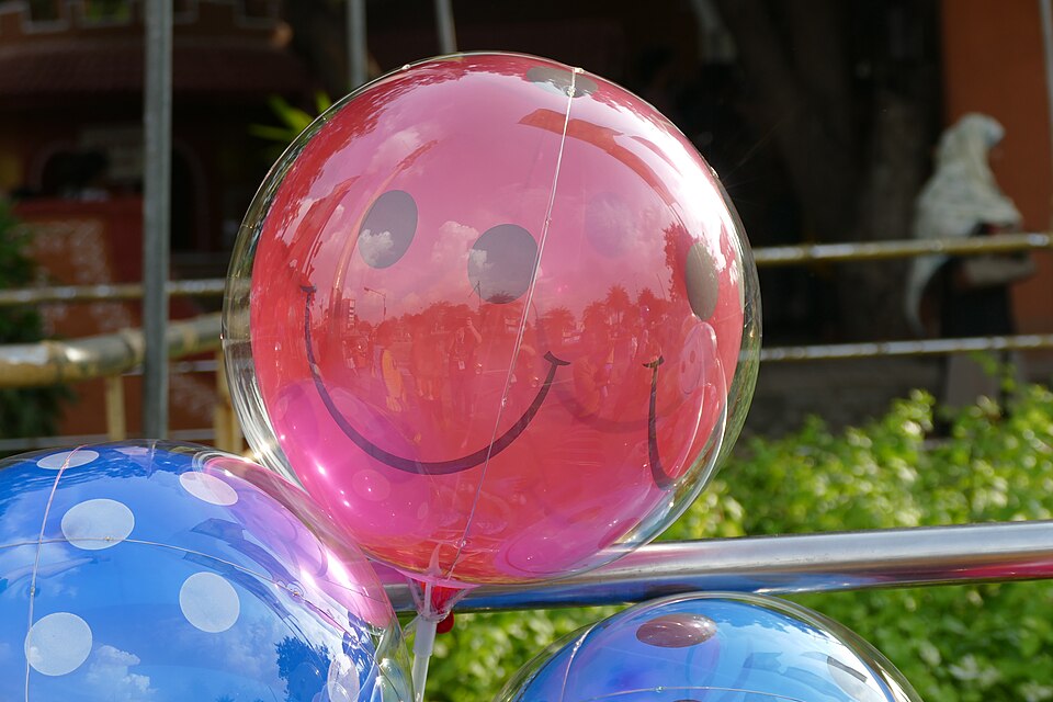 Pakkopositiivisuus vääristää todellisuutta