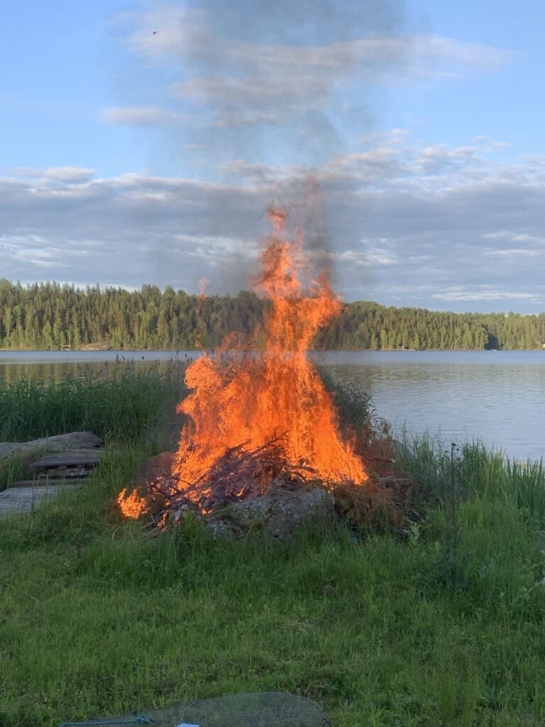 Yötön yö – kaupungeissakin tapahtuu juhannuksena