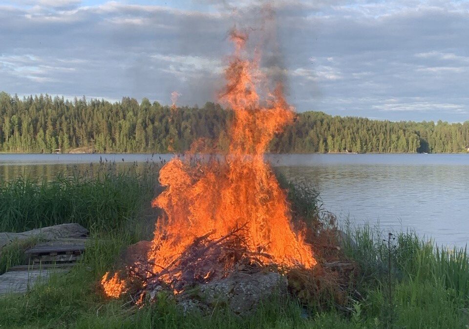 Yötön yö – kaupungeissakin tapahtuu juhannuksena