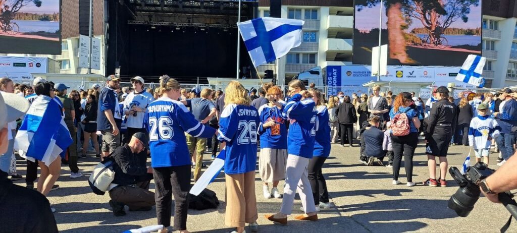 Suomen Maailmanmestaruus yhdistää riitaisaa kansaa