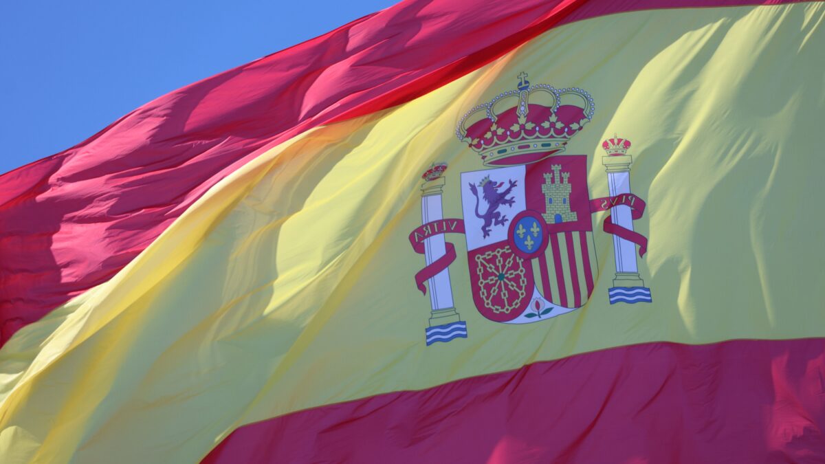 Espanjan maahanmuuttoratkaisu räjähti käsiin – oleskelulupahakemuksia yli miljoona