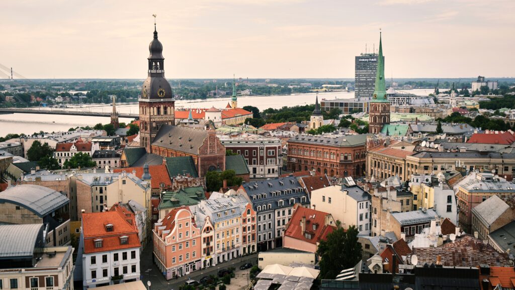 Latvia rajoittaa venäläisten ja valkovenäläisten sijoittajien oleskelulupia