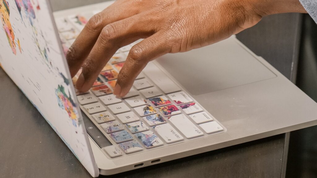 Pikamaksujen osuus tilisiirroista kasvoi vuonna 2025