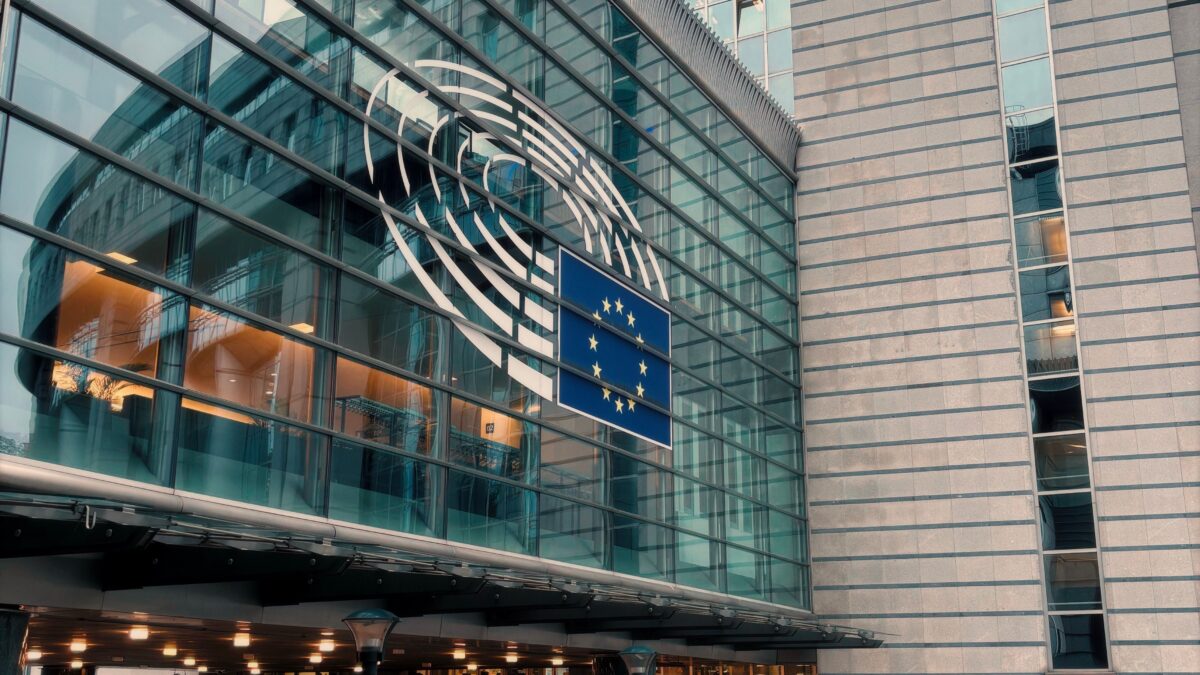 EU:ssa repesi riita yhteyksistä Moskovaan – kuka saa puhua Euroopan puolesta Venäjälle?