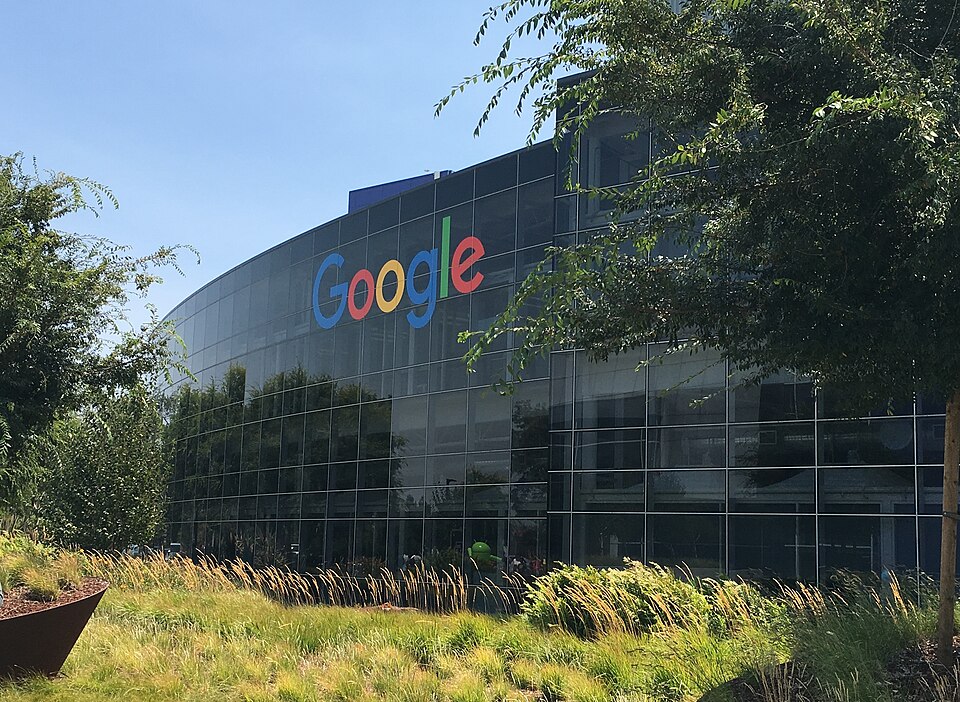 EU määräsi Googlelle 890 miljoonan euron sakot kilpailusääntöjen rikkomisesta