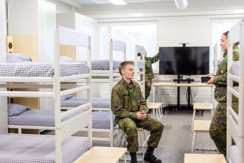 Alokkaita odottaa aiempaa modernimpi kasarmielämä – Kasarmeista valtaosa remontoitu