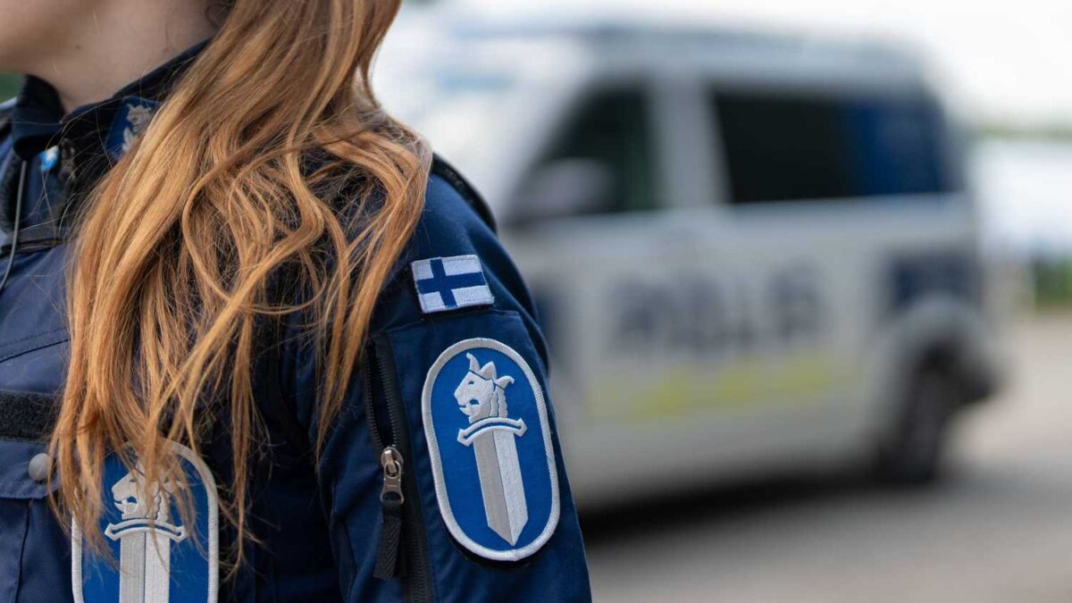 Auto päätyi ojaan Hirvensalmella – paikalle tullut auttajakin kärähti rattijuopumuksesta