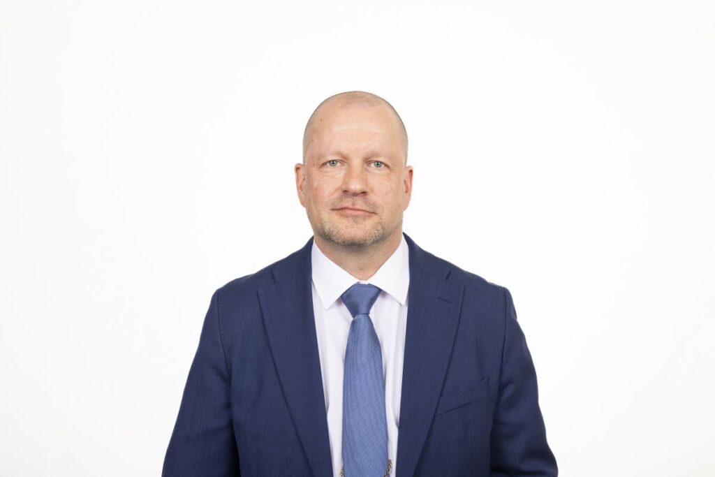 Timo Vornanen lataa rajua tekstiä IS-toimittajille: ”Syötätte kansalle tätä paskaa”