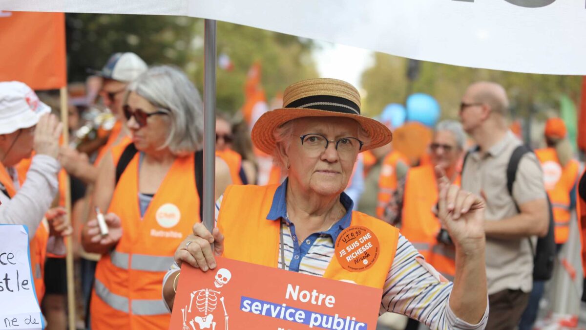 Pääkuva: "Julkiset palvelumme on kaluttu luuhun asti." Ammattiliitto CFDT:n eläkeläiset marssivat Pariisissa julkisen sektorin lakkopäivänä 29.9.2026. Kuva: Ilkka Tiainen