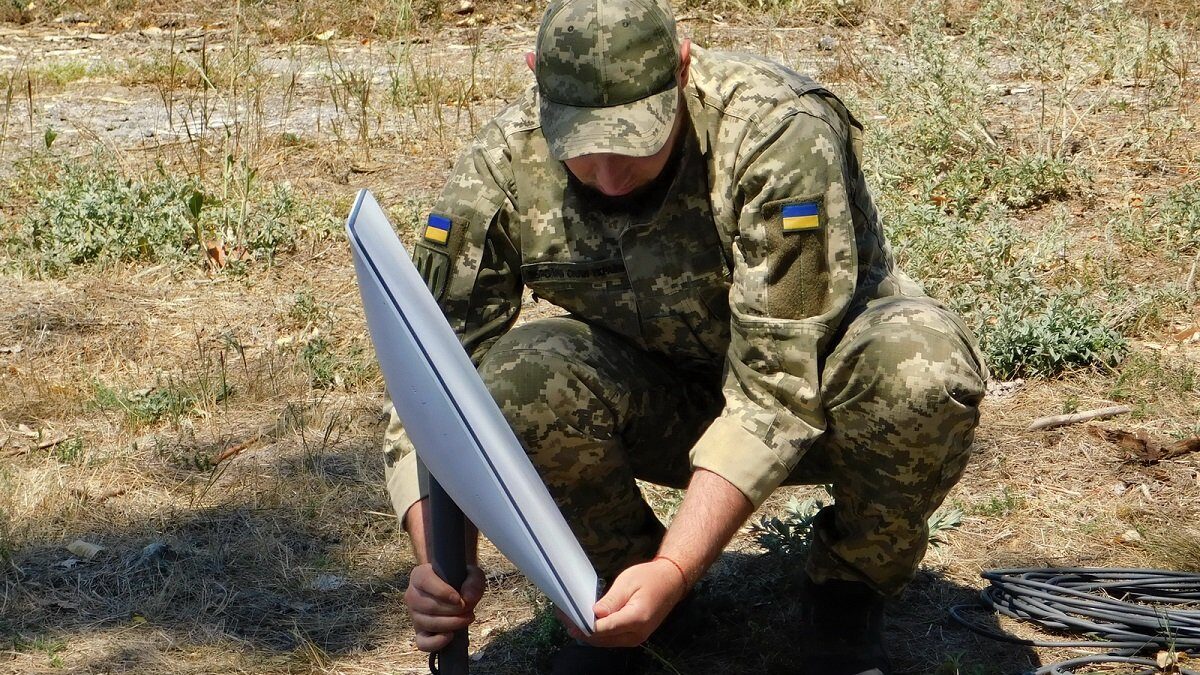 Elon Muskin SpaceX rajoitti Ukrainan armeijan Starlink-yhteyksiä varoittamatta