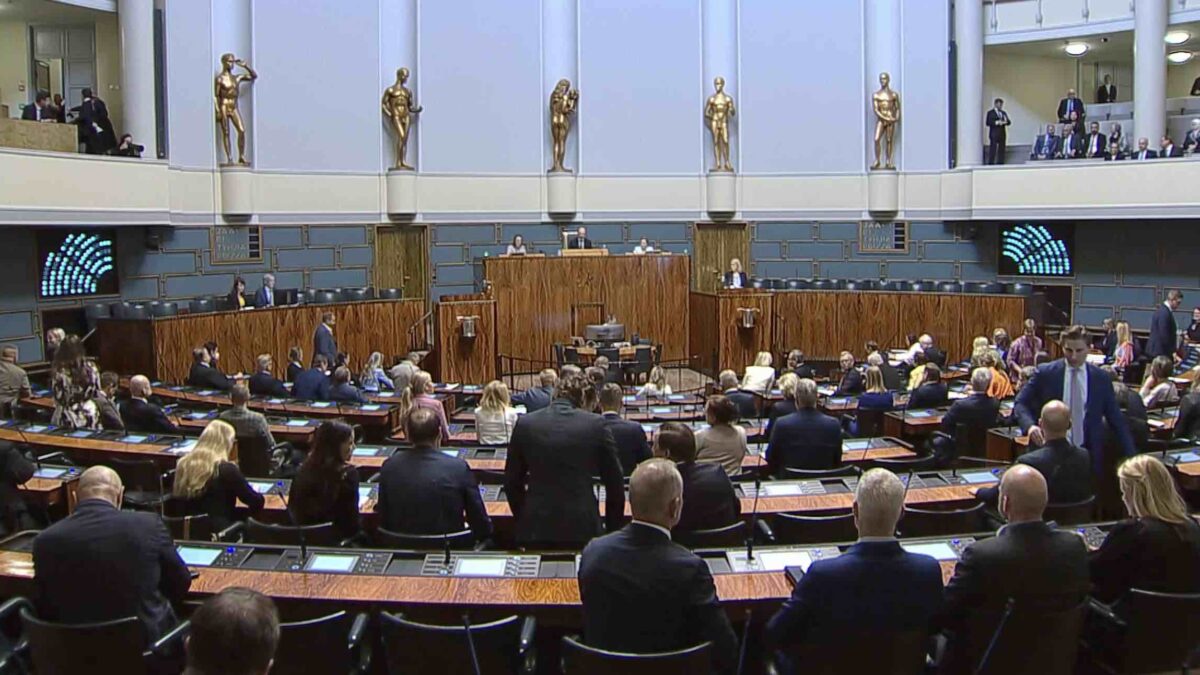 Kokoomuslainen vaatii valtiopetossyytettä 1990-luvun EU-ratkaisuista